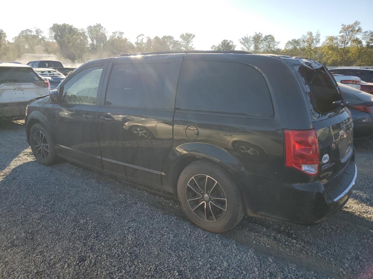 2018 Dodge Caravan - Image 2