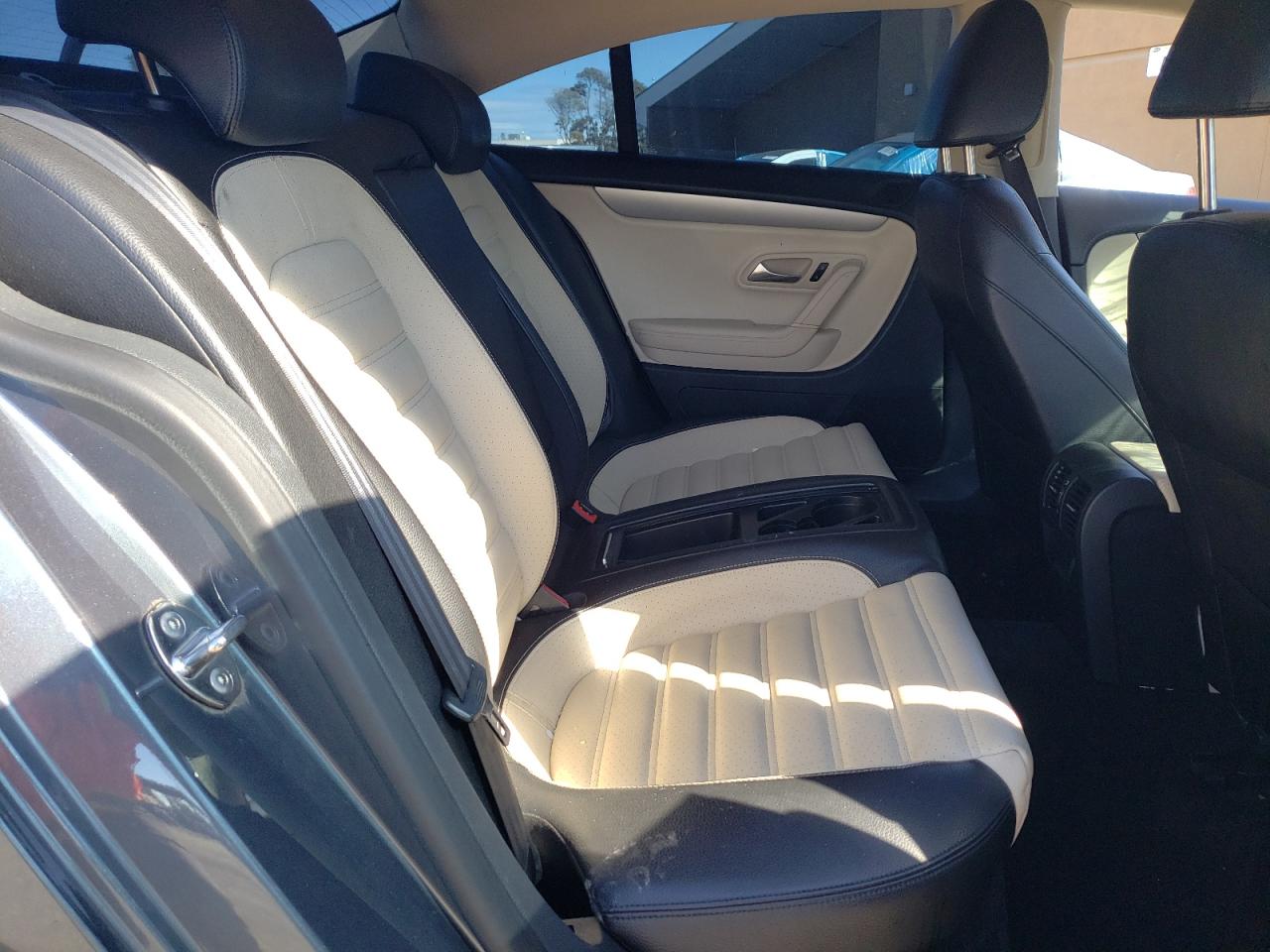 2010 Volkswagen Passat CC - Image 11