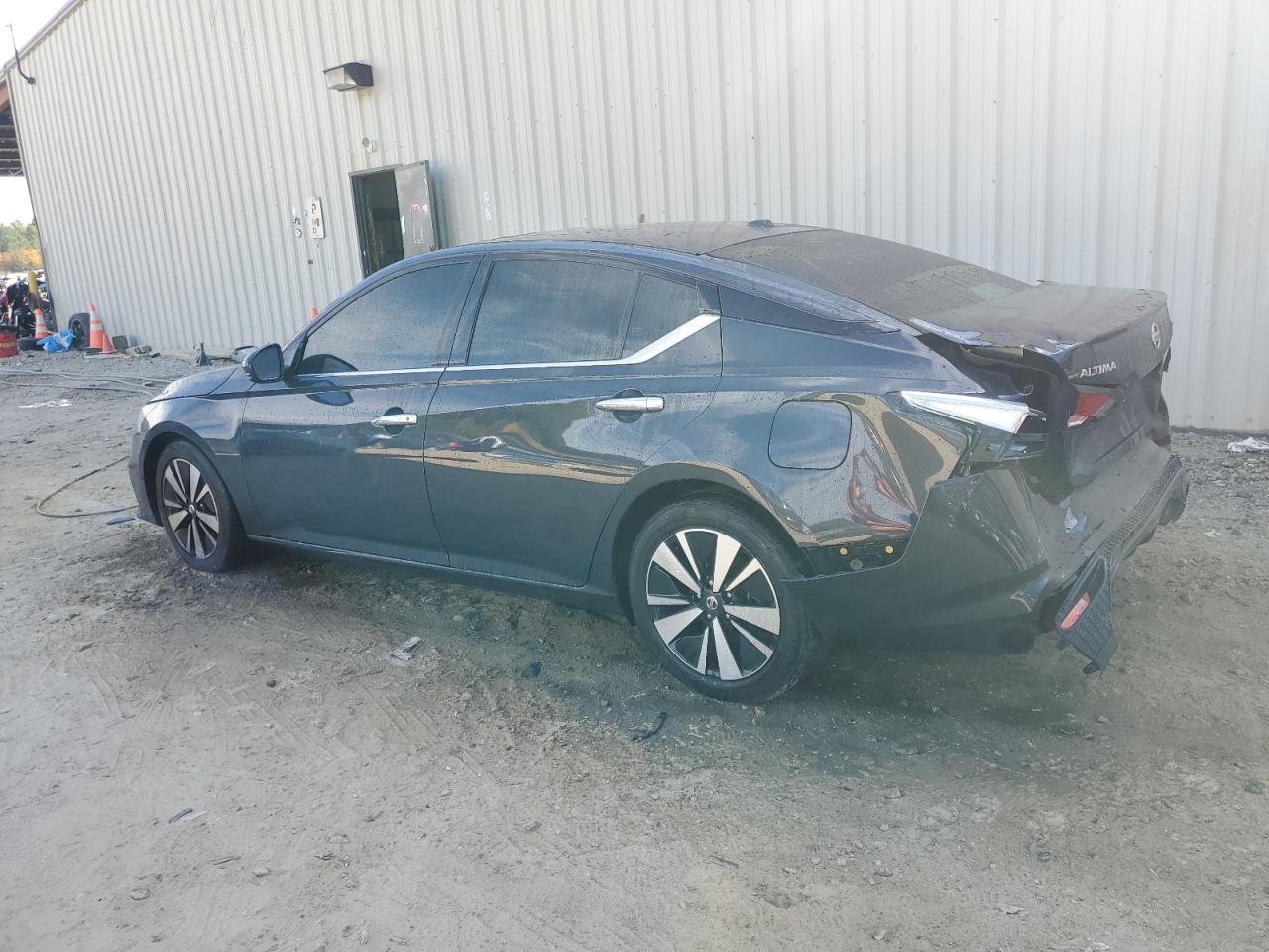 2019 Nissan Altima - Image 2