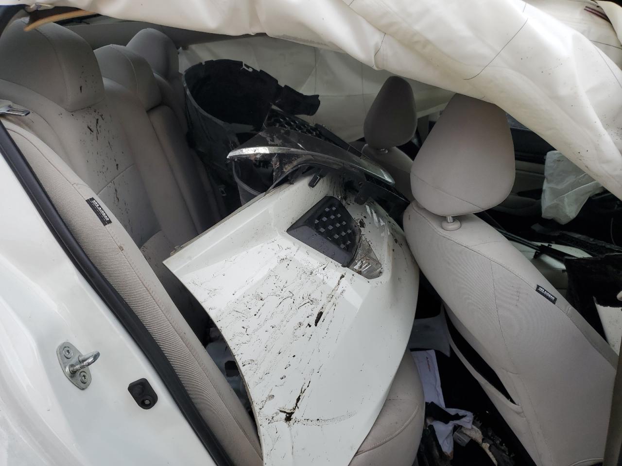 2019 Nissan Altima - Image 10