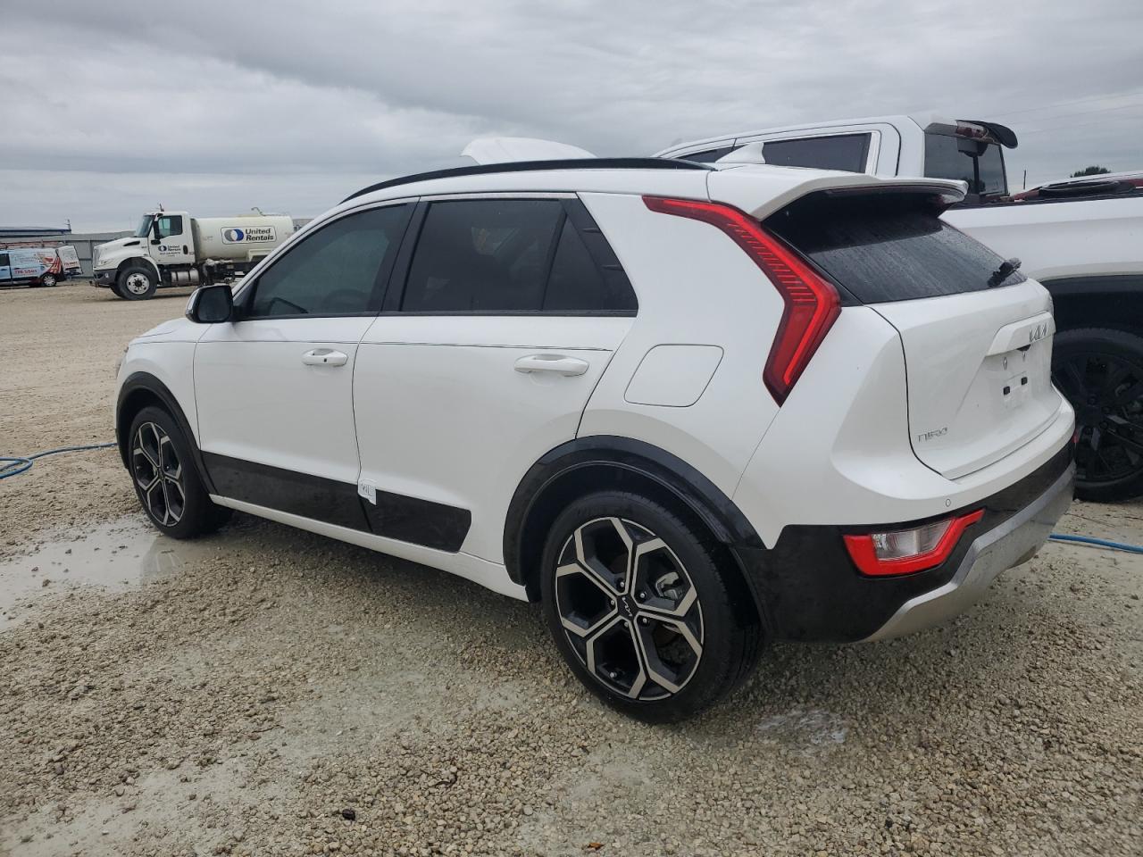 2023 Kia Niro - Image 2