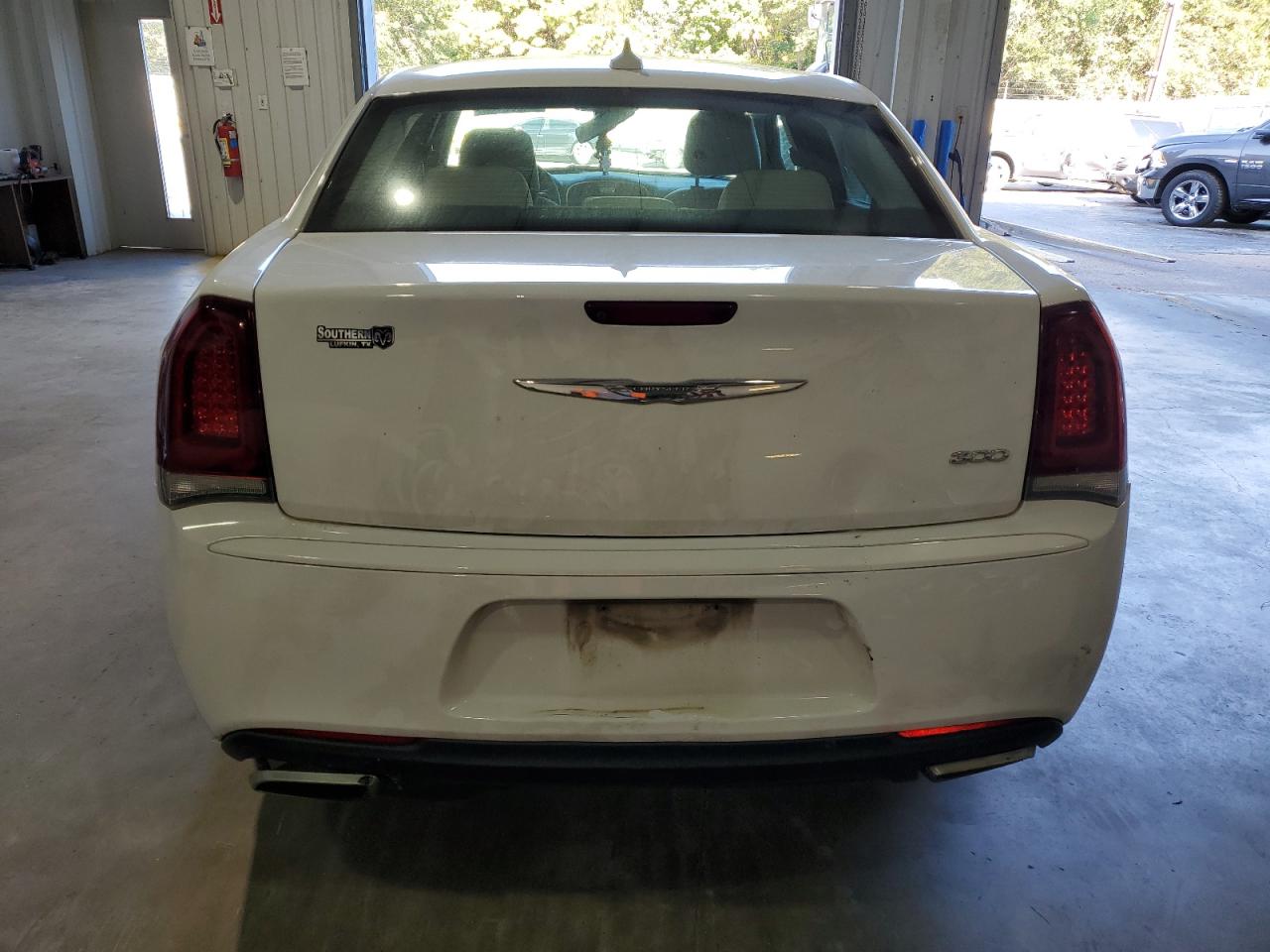 2C3CCAAG3JH275062 2018 Chrysler 300 Touring