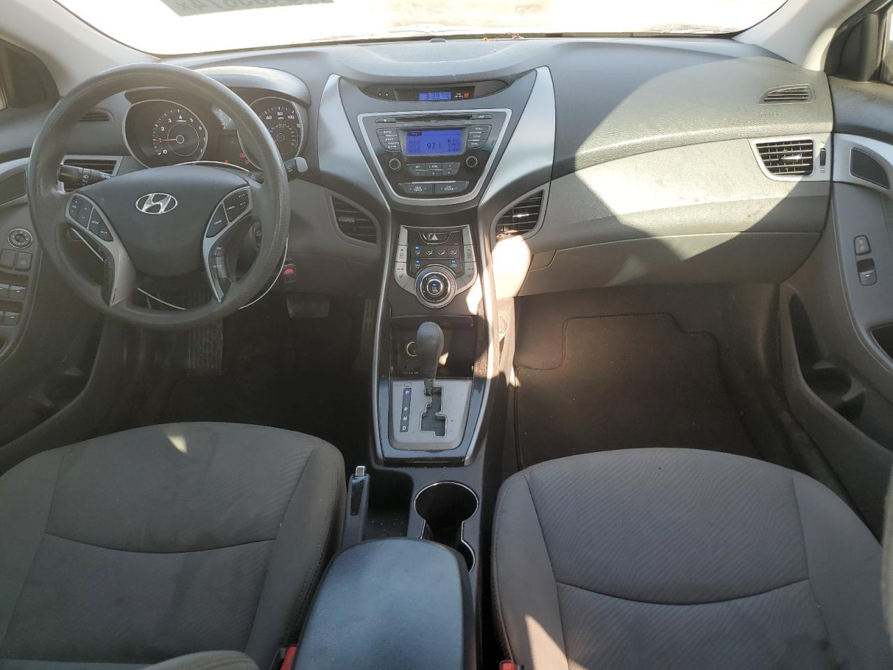 2013 Hyundai Elantra - Image 8