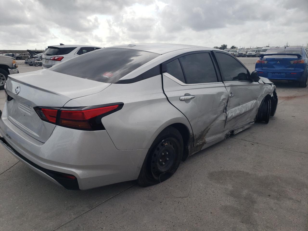 2020 Nissan Altima - Image 3