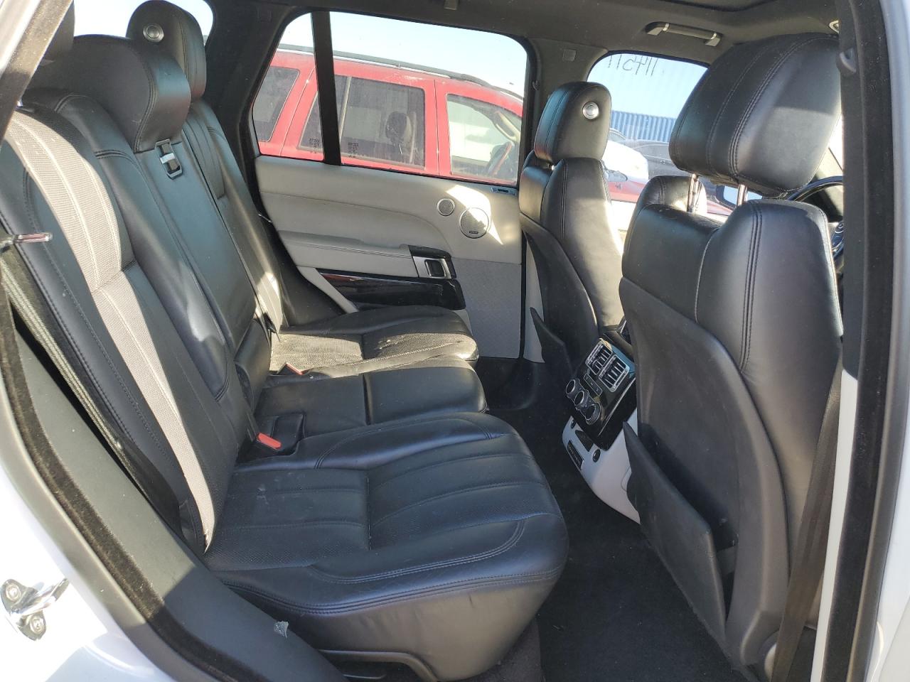 2016 Land Rover Range Rover - Image 11