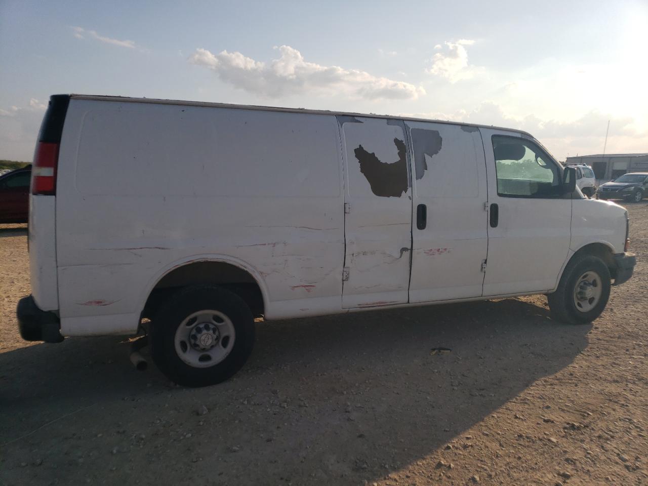 2009 Chevrolet Express - Image 3