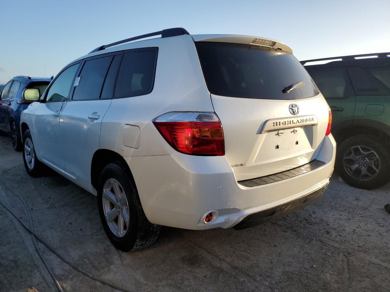 2010 Toyota Highlander - Image 2