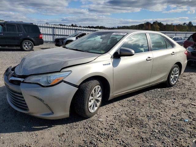 2015 Toyota Camry Hybrid продається в Fredericksburg, VA - Front End