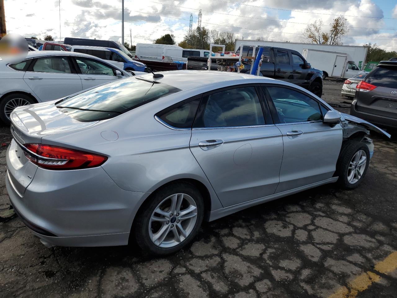 VIN 3FA6P0H76JR227806 2018 FORD FUSION no.3