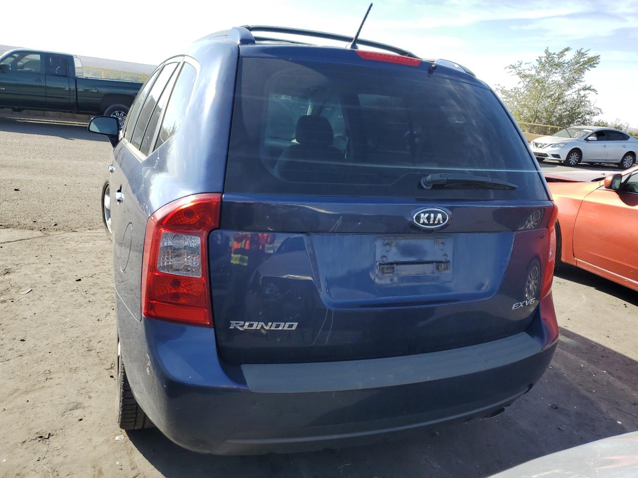 2007 Kia Rondo Lx VIN: KNAFG526177077768 Lot: 74614654