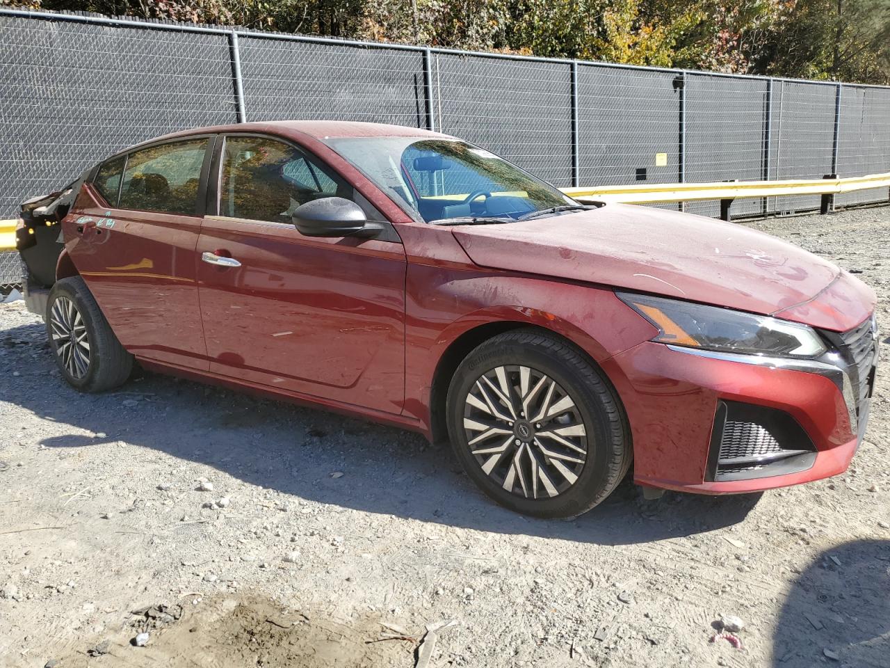2024 Nissan Altima - Image 4