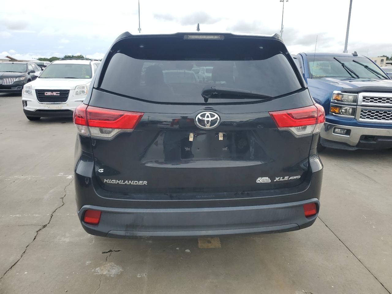 5TDJZRFH2KS606962 2019 Toyota Highlander Se