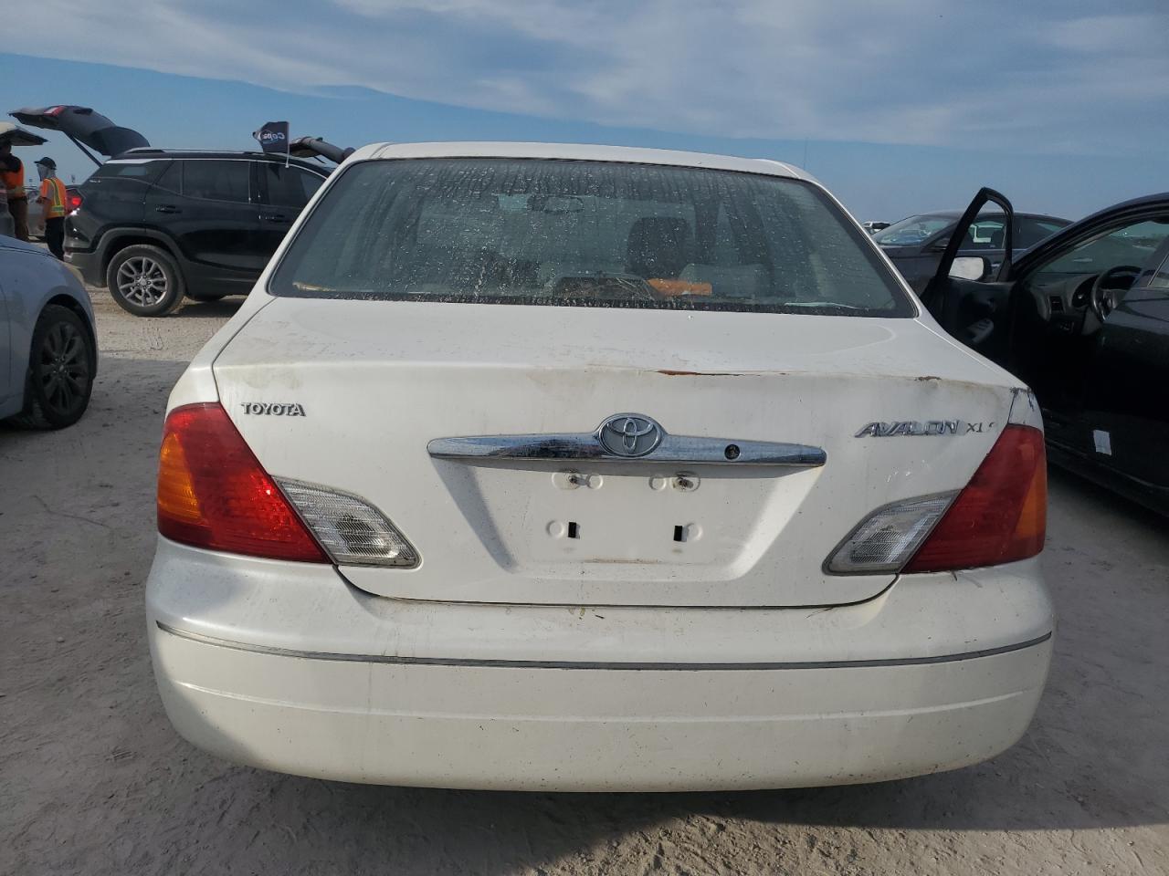 2000 Toyota Avalon Xl VIN: 4T1BF28B8YU094038 Lot: 75294804