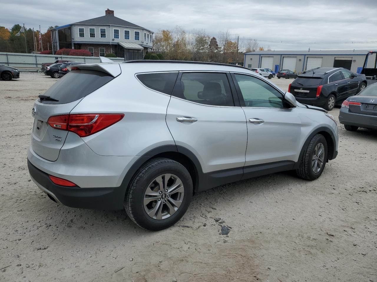 2016 Hyundai Santa Fe - Image 3