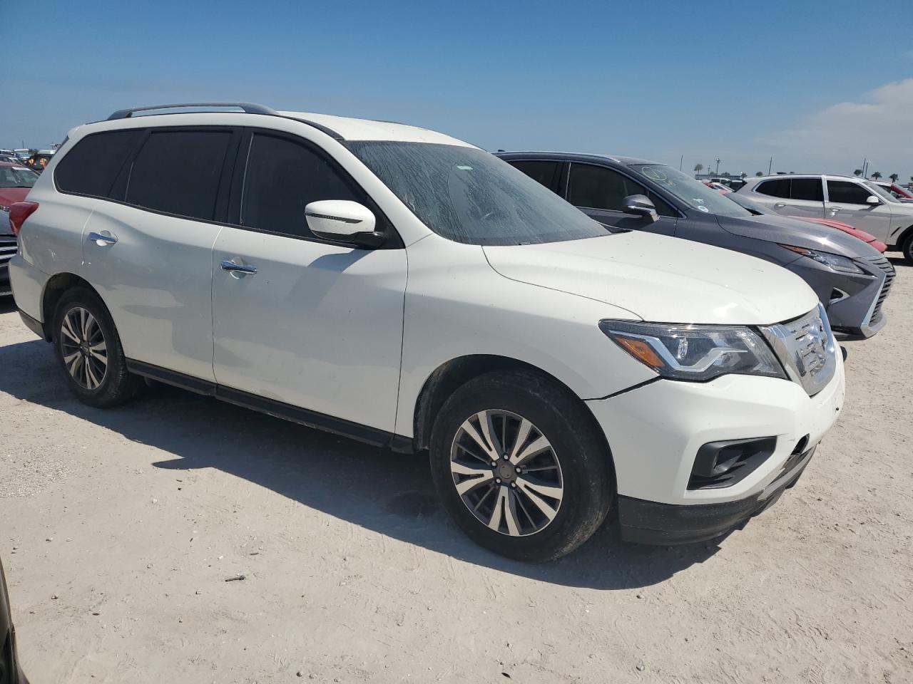 2018 Nissan Pathfinder - Image 4