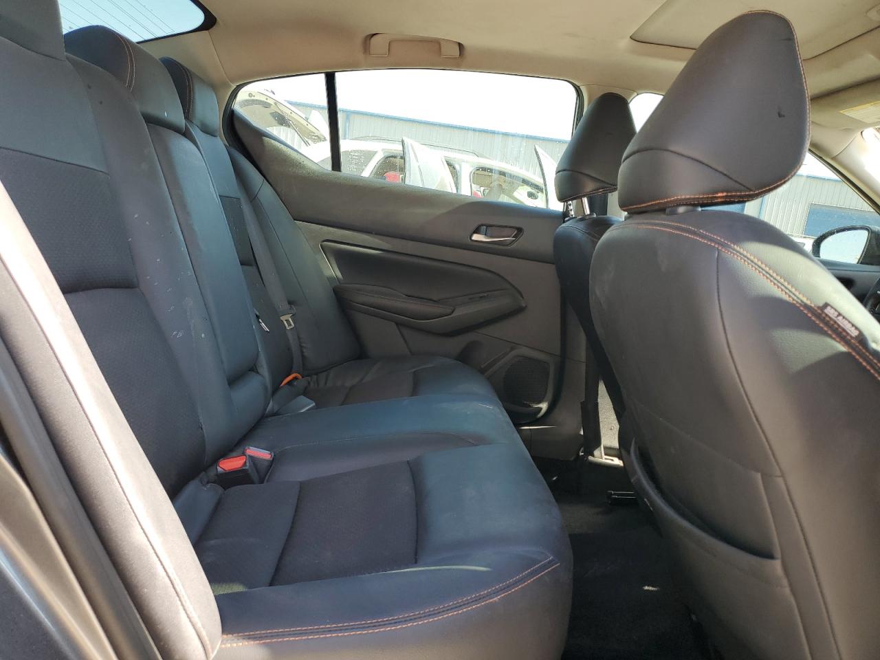 2022 Nissan Altima - Image 10