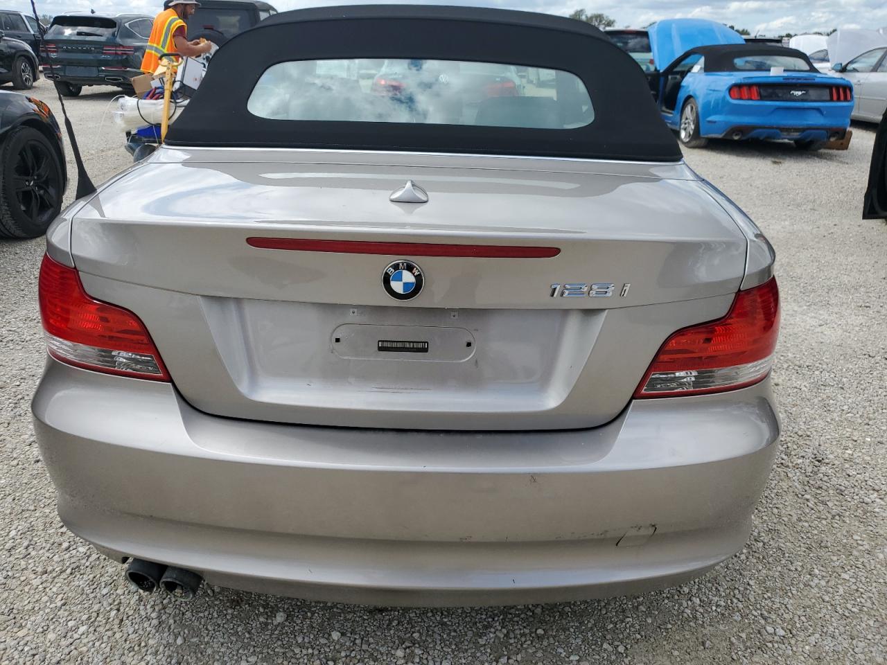 2008 BMW 128 I VIN: WBAUL73518VJ73997 Lot: 74243594