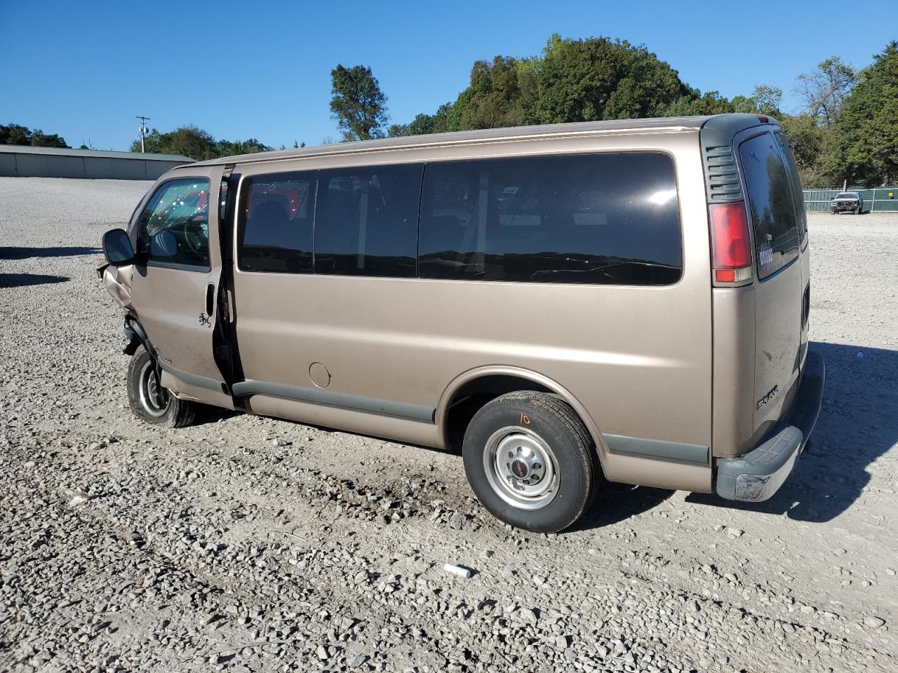 2000 GMC Savana - Image 2