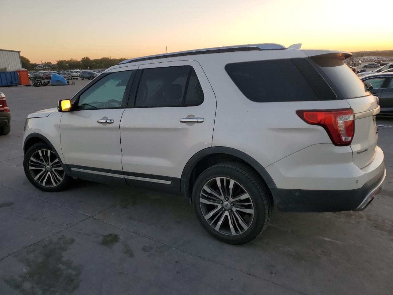 2016 Ford Explorer - Image 2