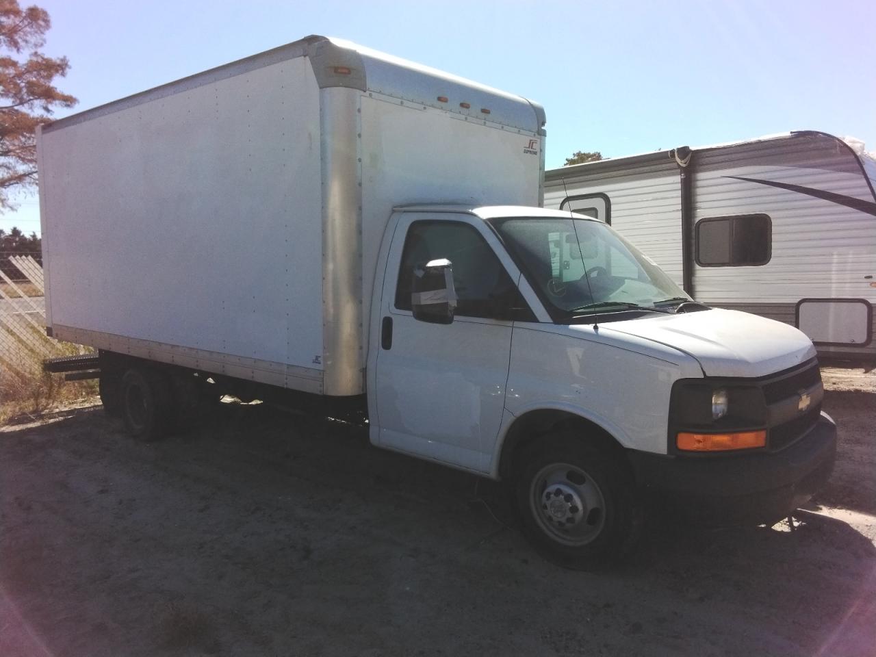 2014 Chevrolet Express - Image 4