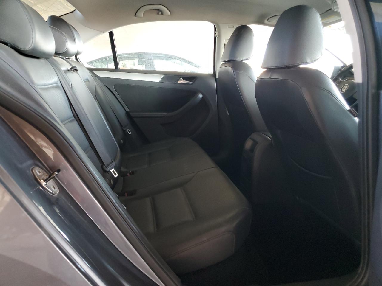 2014 Volkswagen Jetta - Image 10