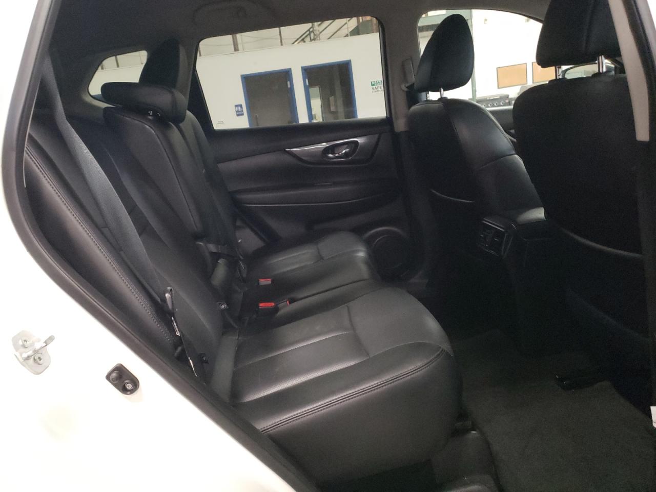 2015 Nissan Rogue - Image 11