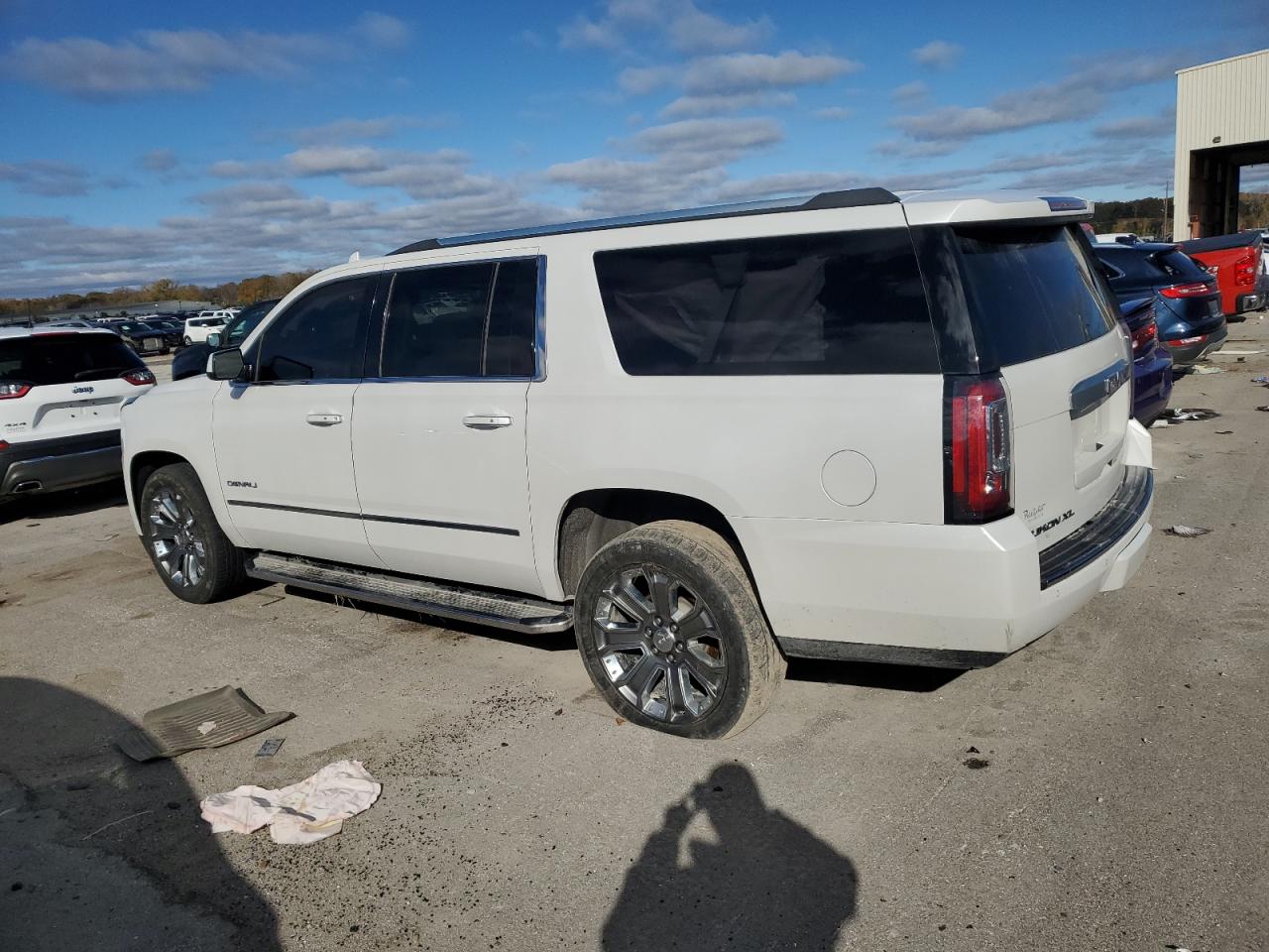 2016 GMC Yukon - Image 2