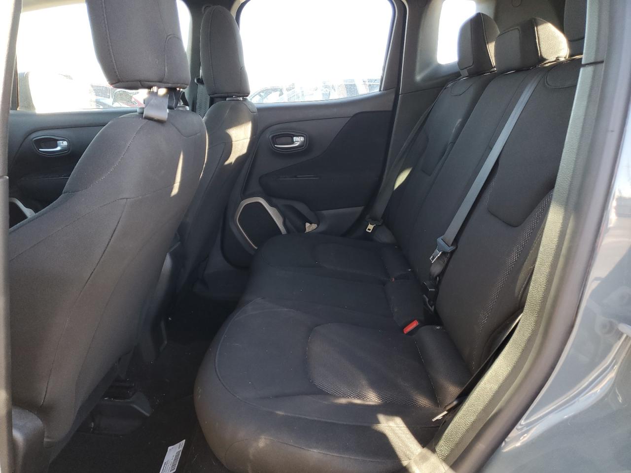 2017 Jeep Renegade - Image 10