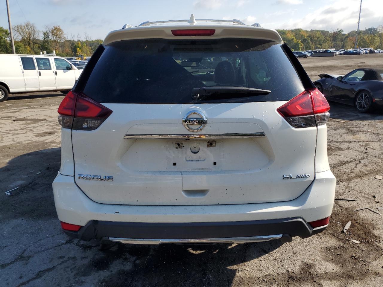 2017 Nissan Rogue - Image 6