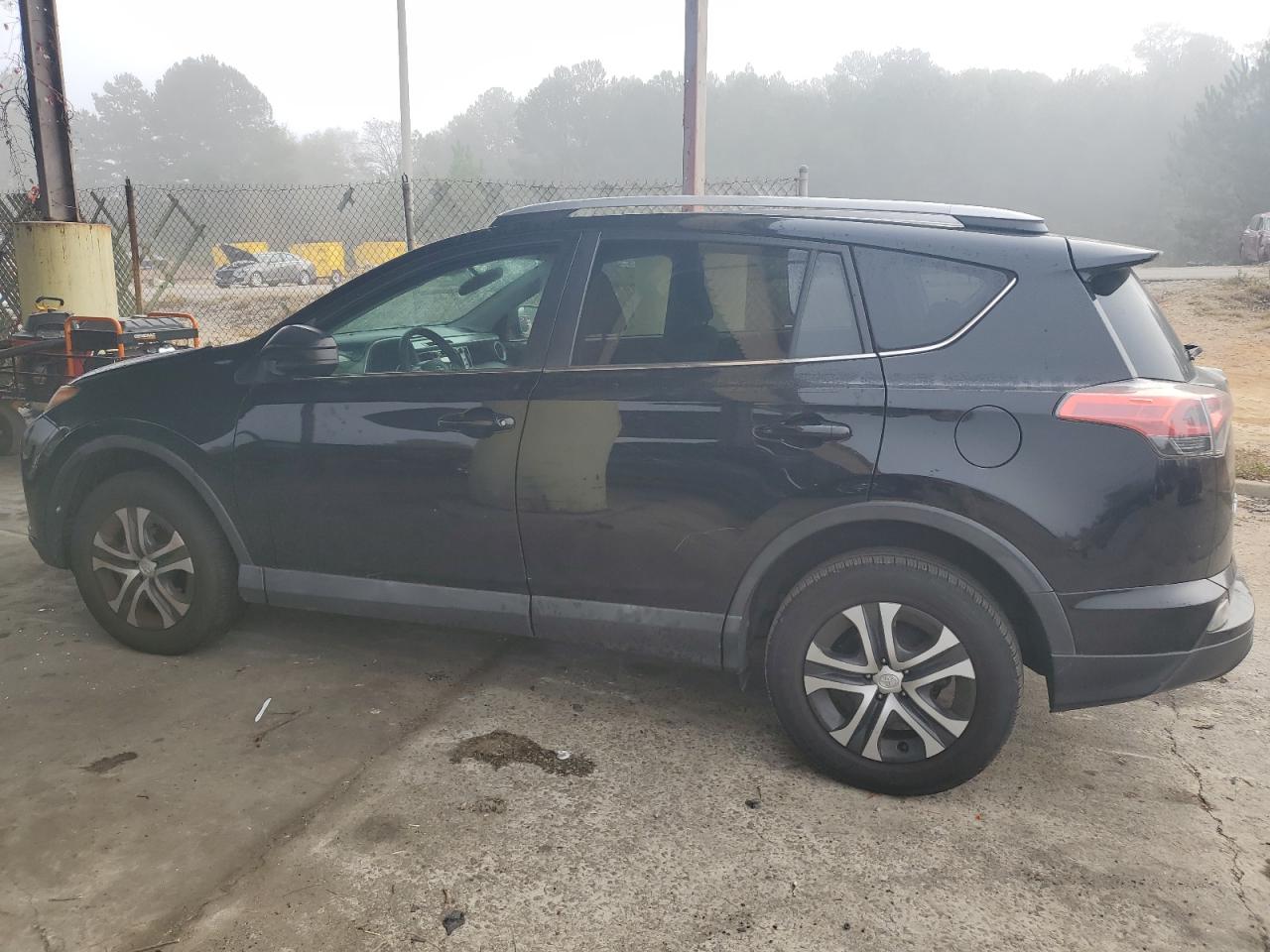 2017 Toyota RAV 4 - Image 2