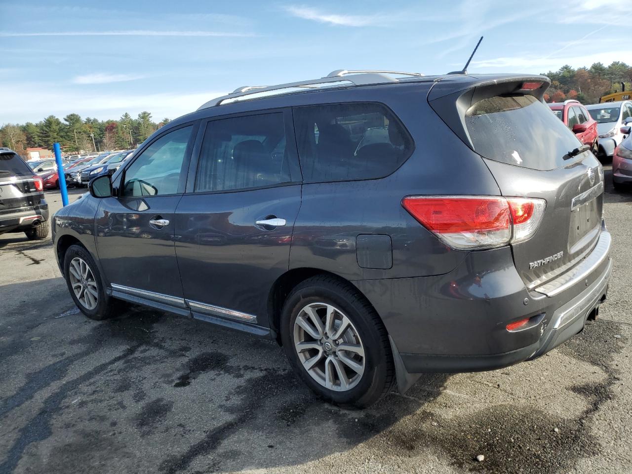2014 Nissan Pathfinder - Image 2