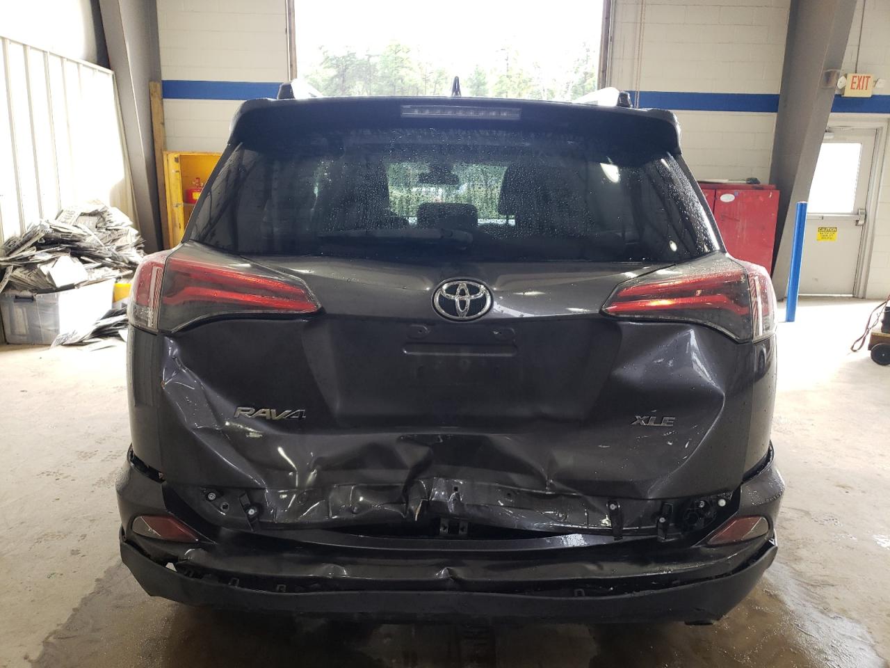 JTMWFREV6HJ703111 2017 Toyota Rav4 Xle