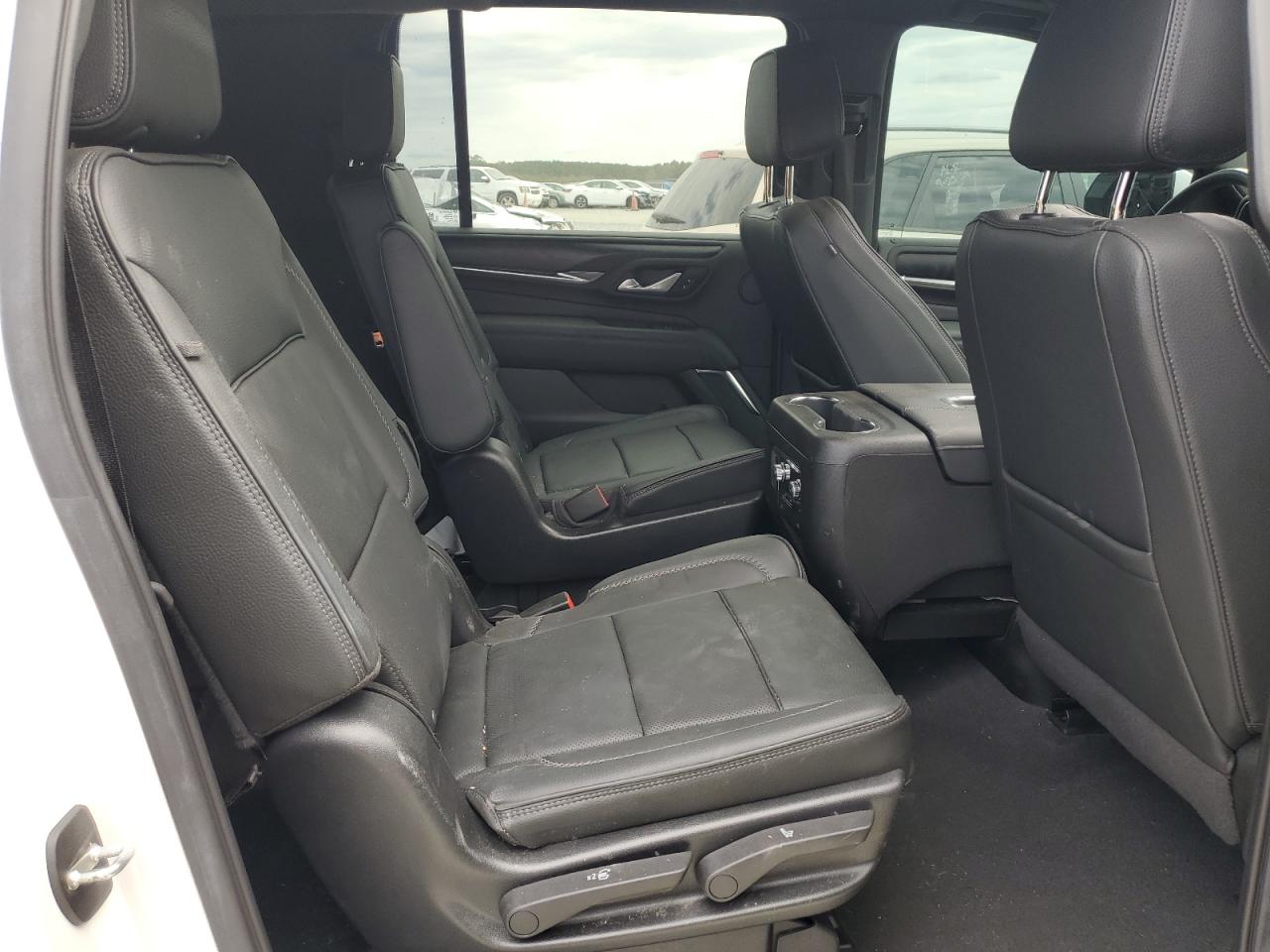 2022 GMC Yukon - Image 11