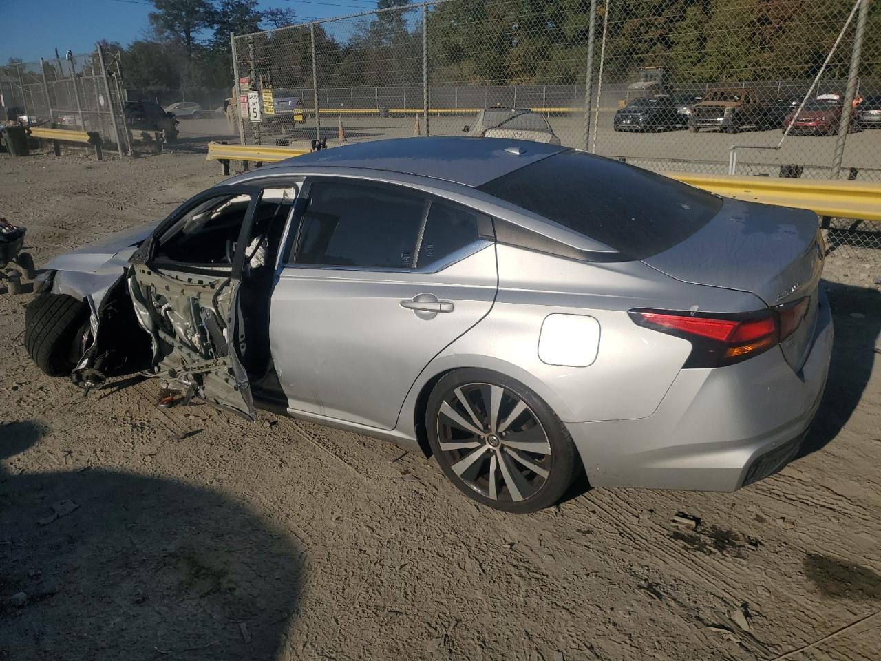 2020 Nissan Altima - Image 2