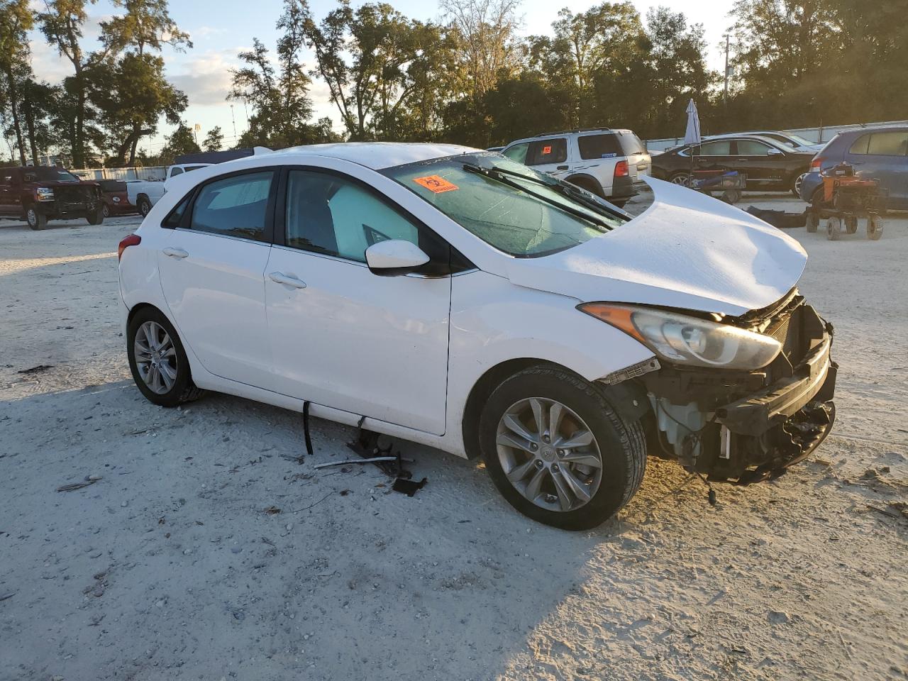 2013 Hyundai Elantra - Image 4