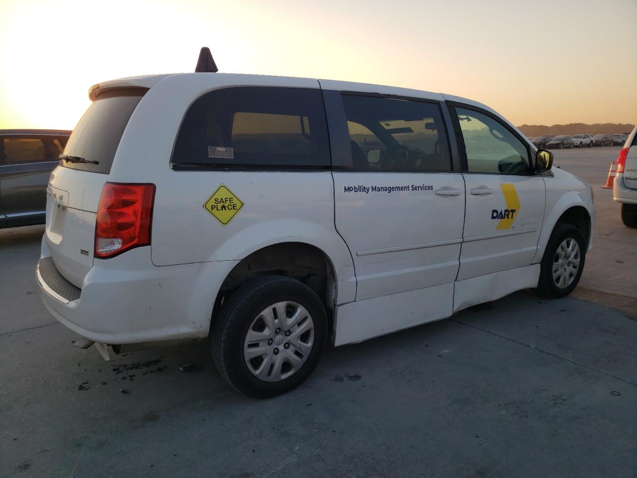 2017 Dodge Caravan - Image 3