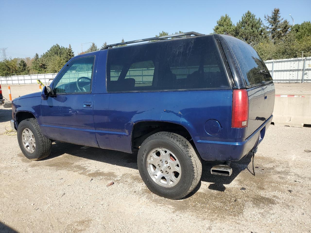 1998 Chevrolet Tahoe - Image 2