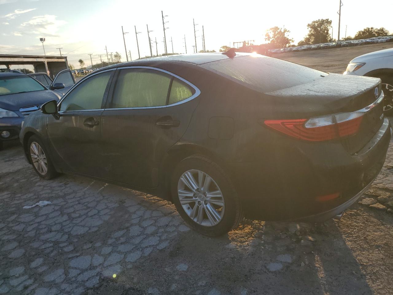 2013 Lexus ES - Image 2