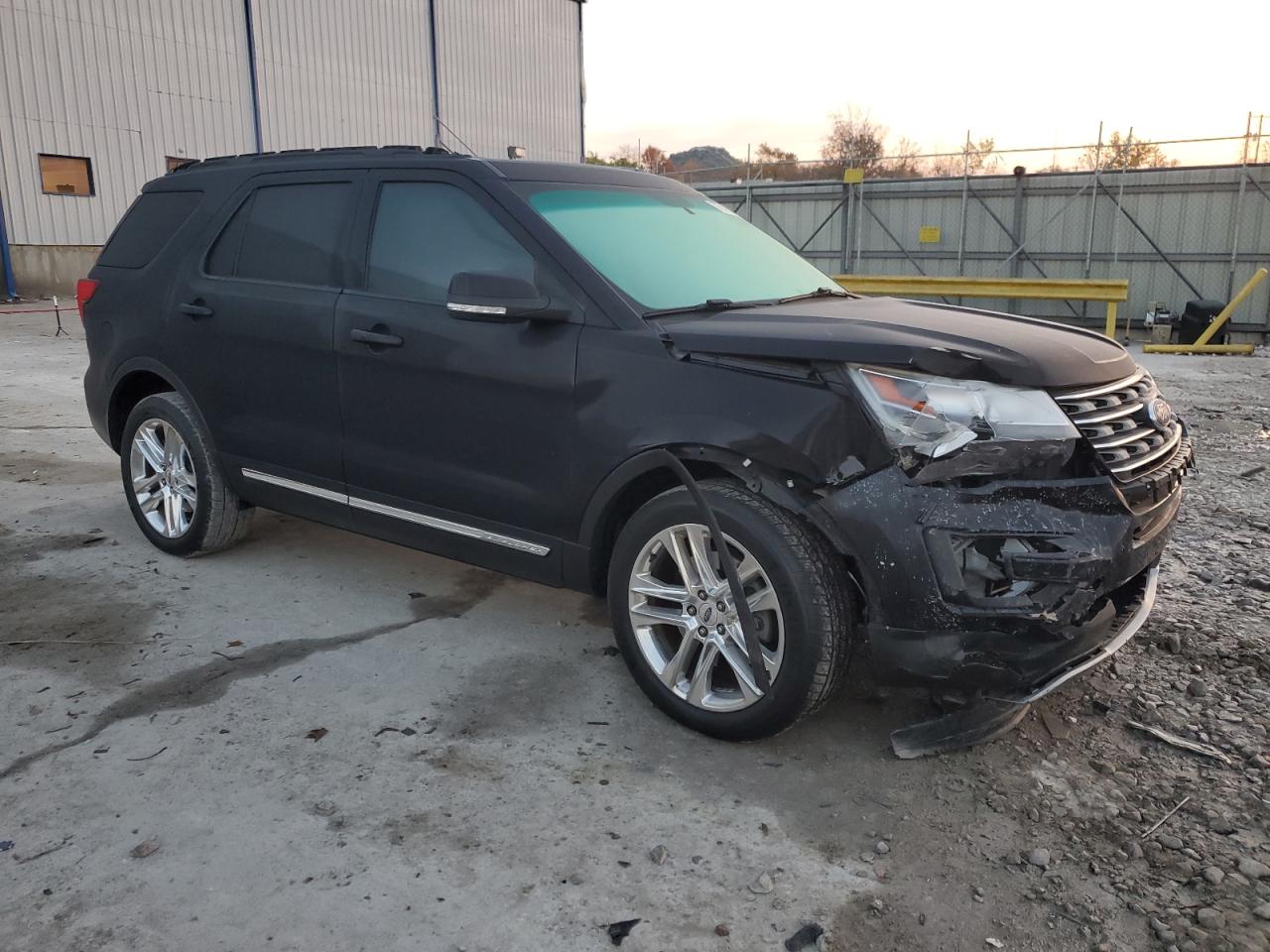 2016 Ford Explorer - Image 4
