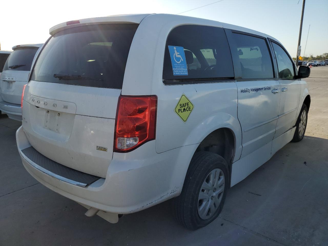 2017 Dodge Caravan - Image 3