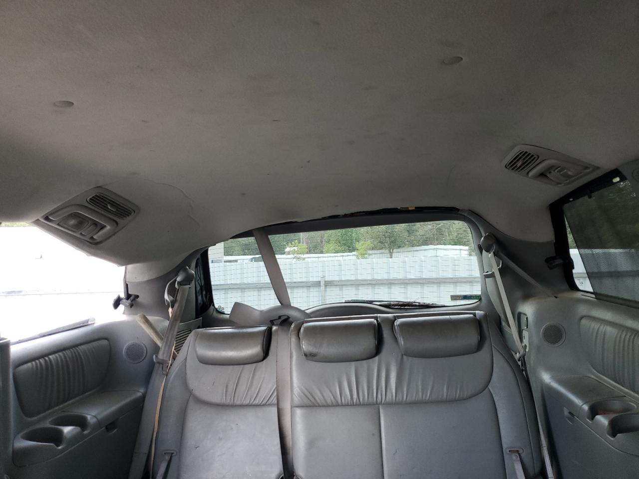 2009 Toyota Sienna - Image 10