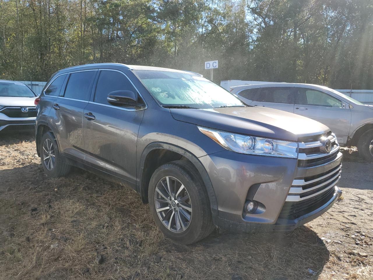 VIN 5TDJZRFH0KS596836 2019 TOYOTA HIGHLANDER no.4