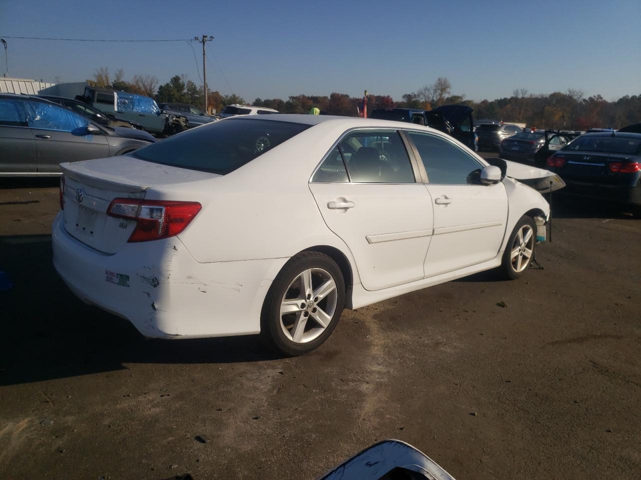 VIN 4T1BF1FKXDU643388 2013 TOYOTA CAMRY no.3