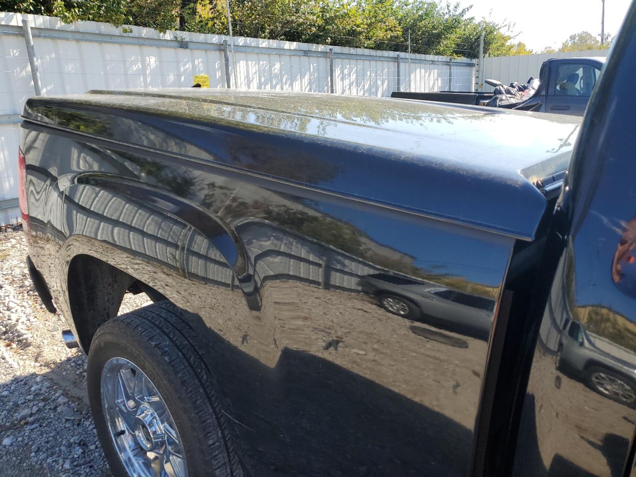 2011 GMC Sierra - Image 10