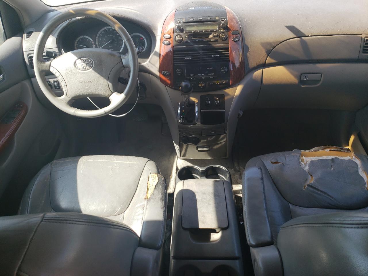 2004 Toyota Sienna - Image 8