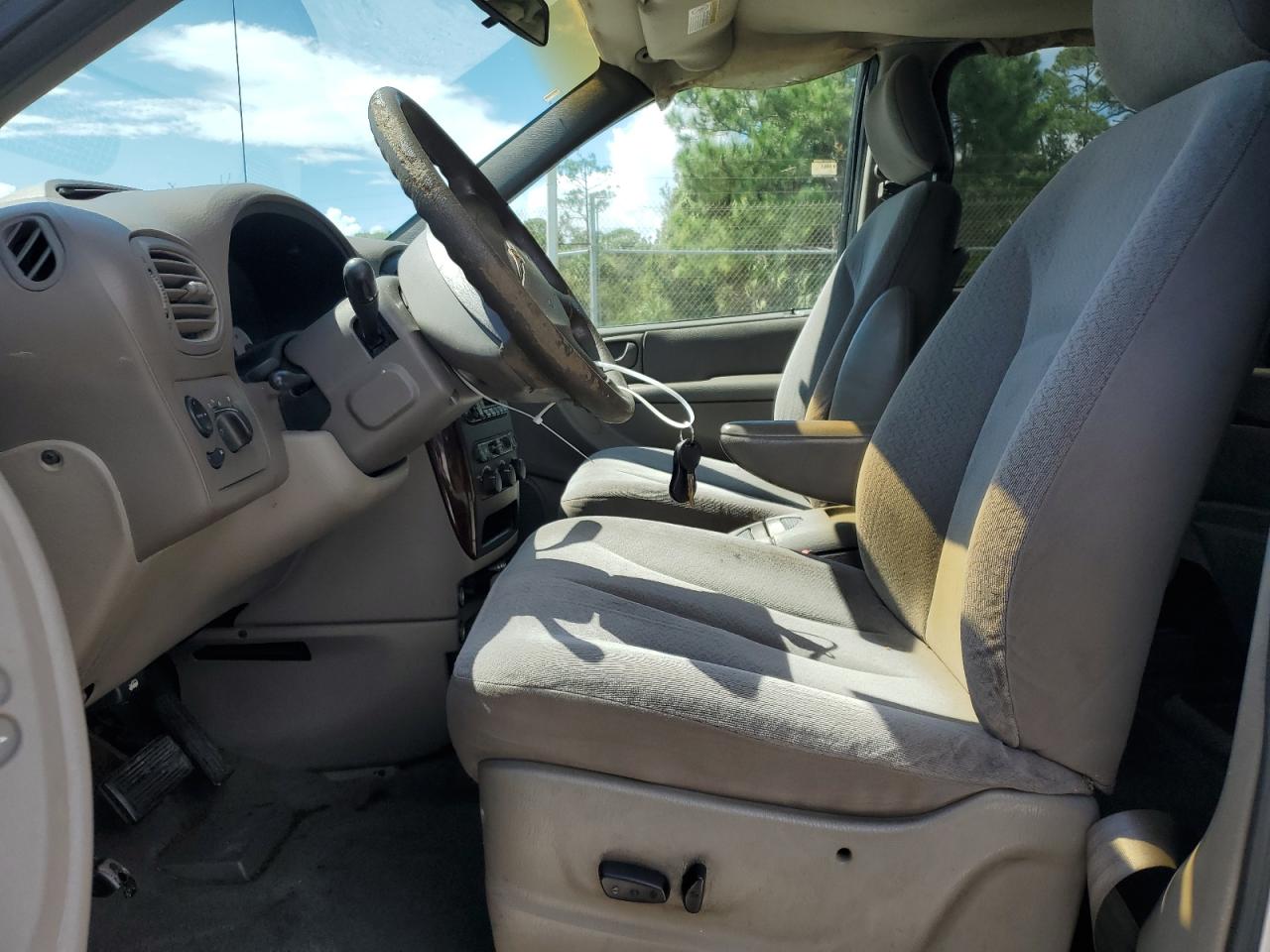 2002 Chrysler Town & Country Lx VIN: 2C4GP44372R712892 Lot: 74027034