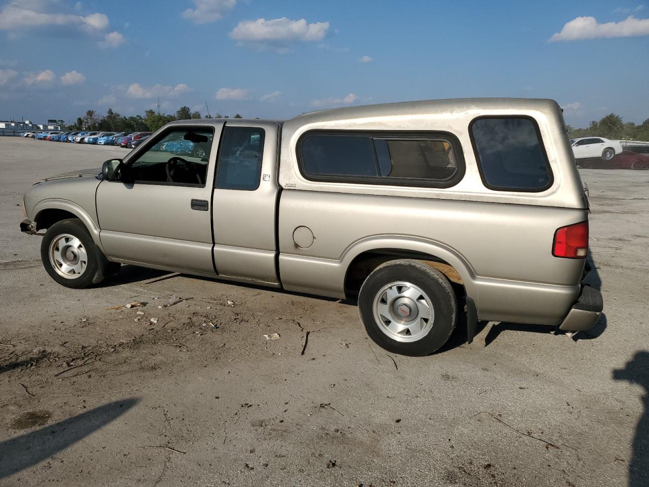 2001 GMC Sonoma - Image 2