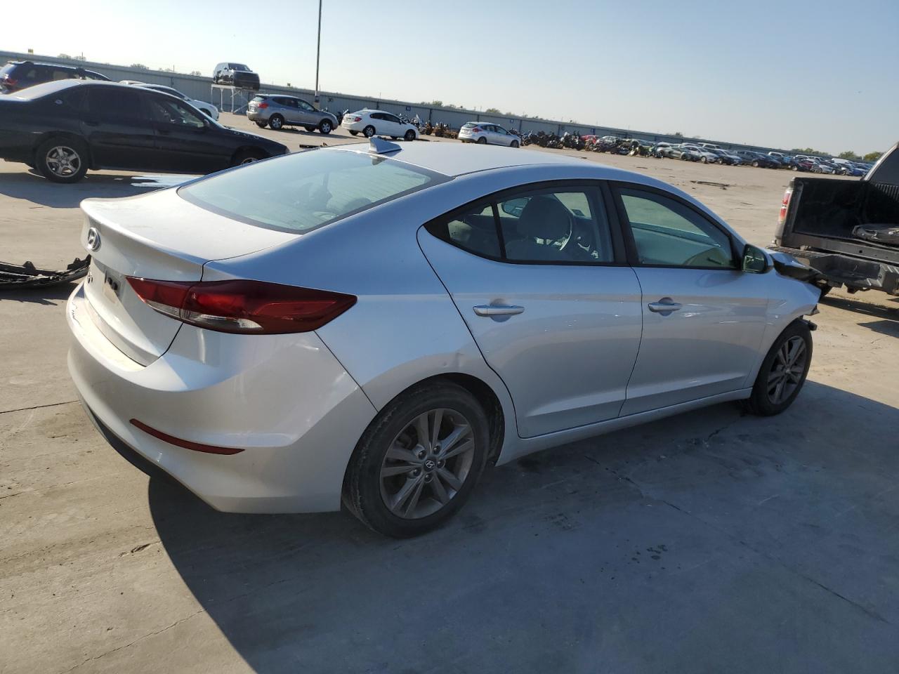2018 Hyundai Elantra - Image 3