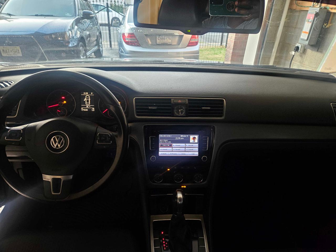 2014 Volkswagen Passat - Image 9