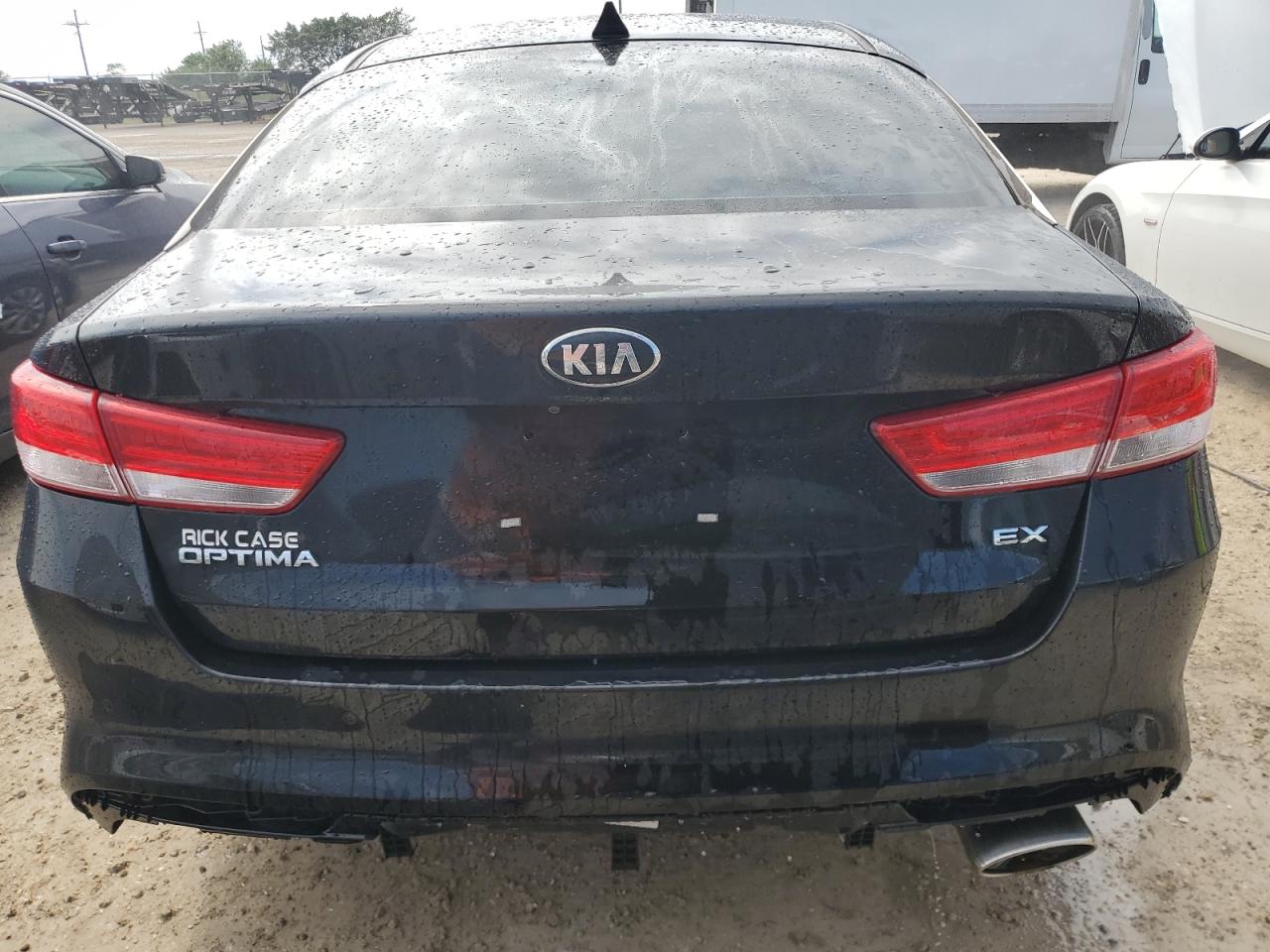 5XXGU4L35JG220590 2018 Kia Optima Ex